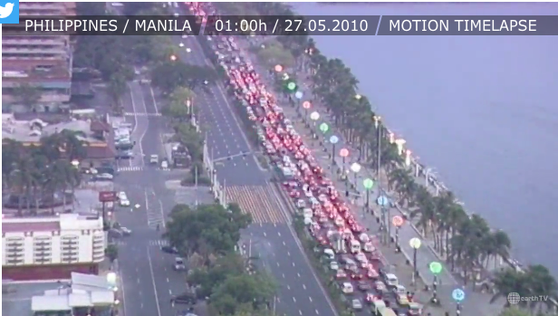 An aerial view of a city street
Description automatically generated